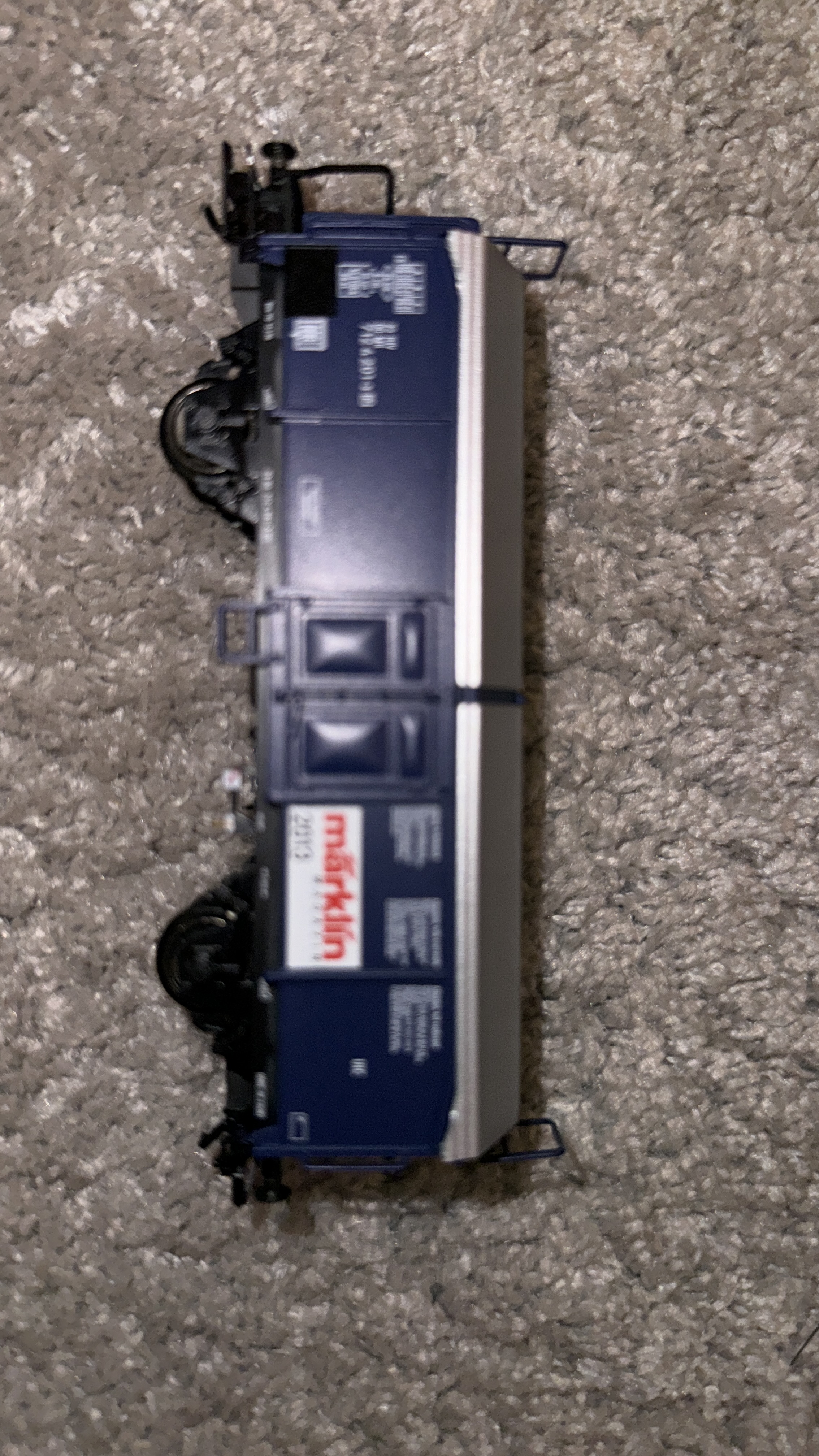 Titelbild Schiebedachwaggon Blau Märklin