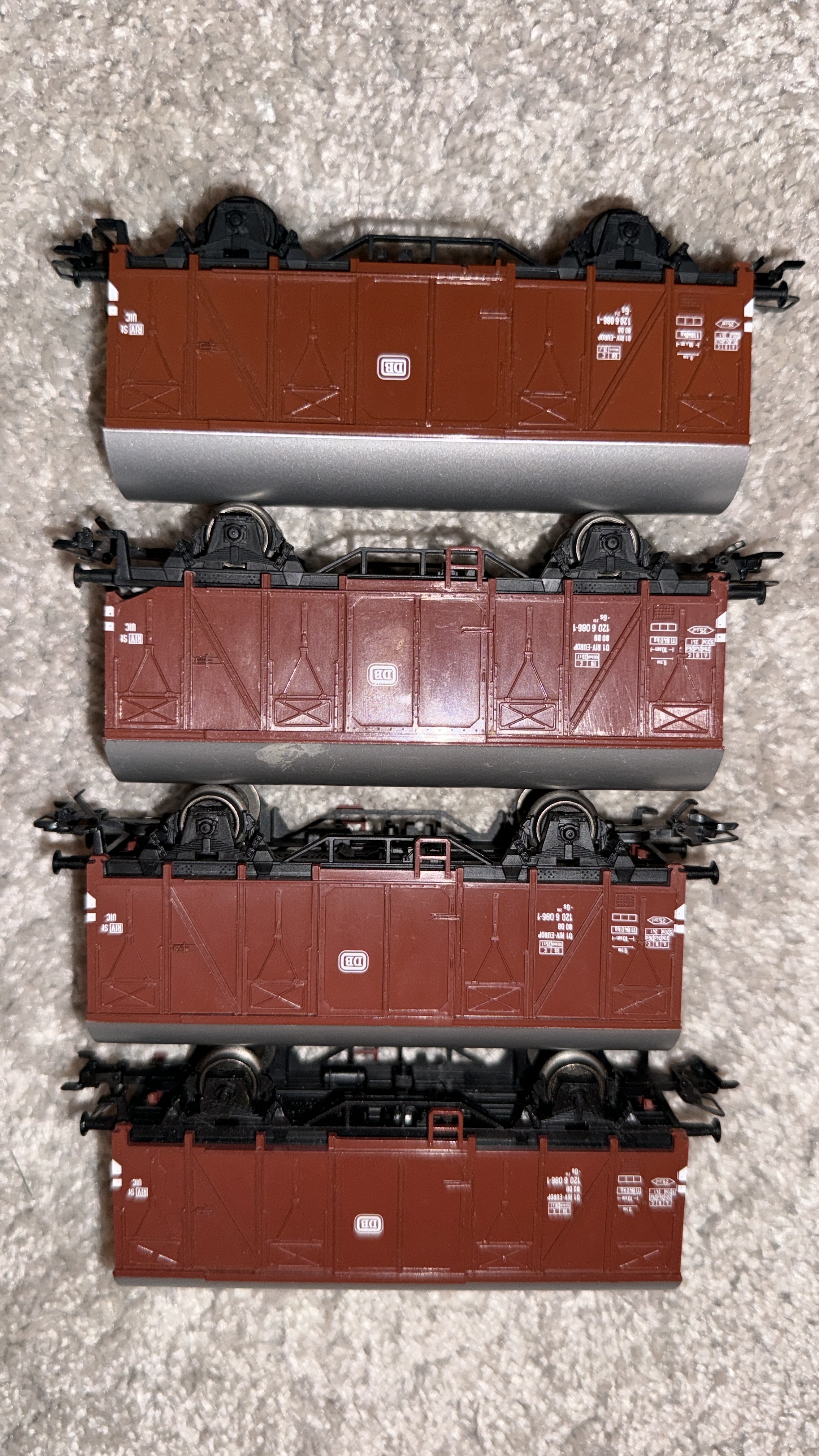 Titelbild Gedeckter Güterwaggon braun 